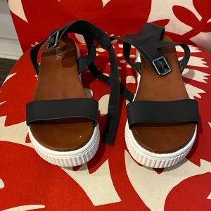 Mia Size 8 Lunna Platform Strappy Sandals